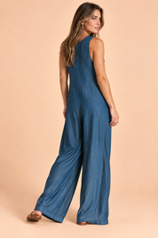 Combinaison bleue à encolure V et jambes larges | Vue de dos | Lounelle Paris