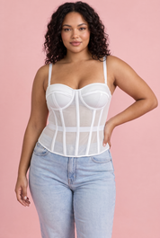 Top bustier blanc à empiècements transparents | Porté sur une silhouette plus ronde | Lounelle Paris