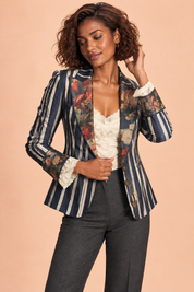 Blazer ajusté bleu à fleurs et rayures | Vue rapprochée | Lounelle Paris