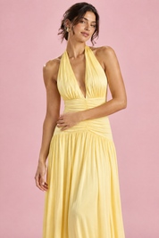 Robe longue jaune à décolleté plongeant et fronces | Vue rapprochée | Lounelle Paris