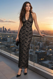 Robe longue en dentelle noire à encolure asymétrique et détail au col | Deuxième photo lifestyle | Lounelle Paris