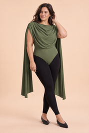 Body vert olive ajusté froncé à col bénitier | Porté sur une silhouette plus ronde | Lounelle Paris