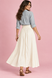 Ensemble chemise et jupe longue blanc cassé à taille nouée | Vue de dos | Lounelle Paris