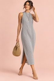 Robe midi grise plissée sans manches à fente | Vue de face | Lounelle Paris