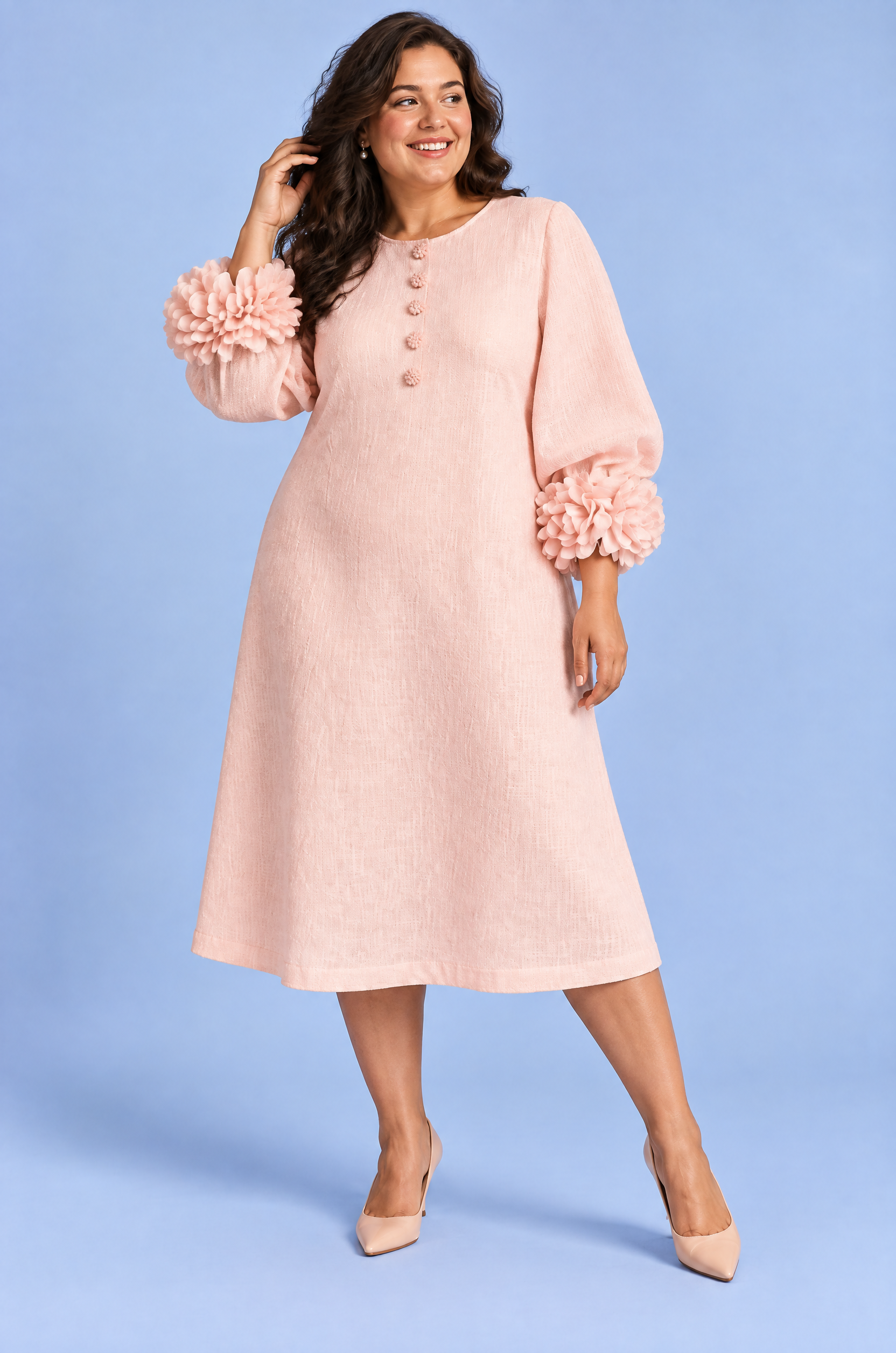 Robe midi rose coupe trapèze à manches bouffantes | Porté sur une silhouette plus ronde | Lounelle Paris