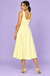 Robe jaune clair à encolure bateau et coupe trapèze | Vue de dos | Lounelle Paris