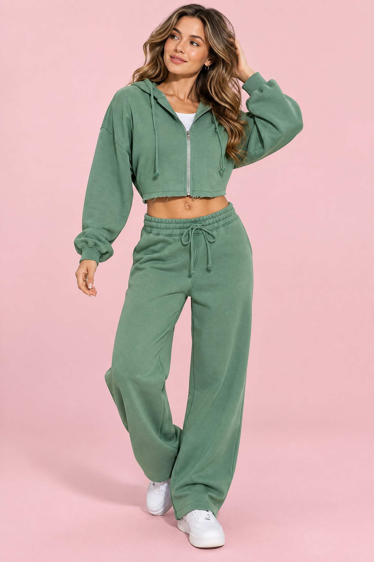 Ensemble vert sauge avec sweat zippé court | Vue de face | Lounelle Paris