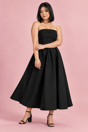 Robe midi patineuse bustier noire | Porté sur une silhouette plus ronde | Lounelle Paris
