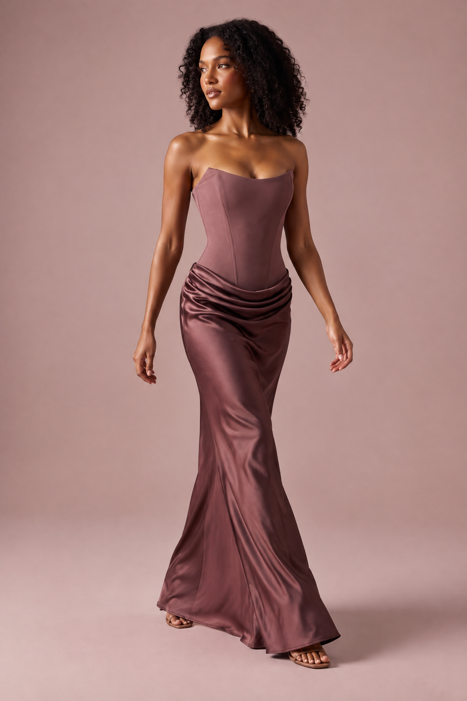 Robe longue corset bordeaux bustier | Vue en mouvement | Lounelle Paris
