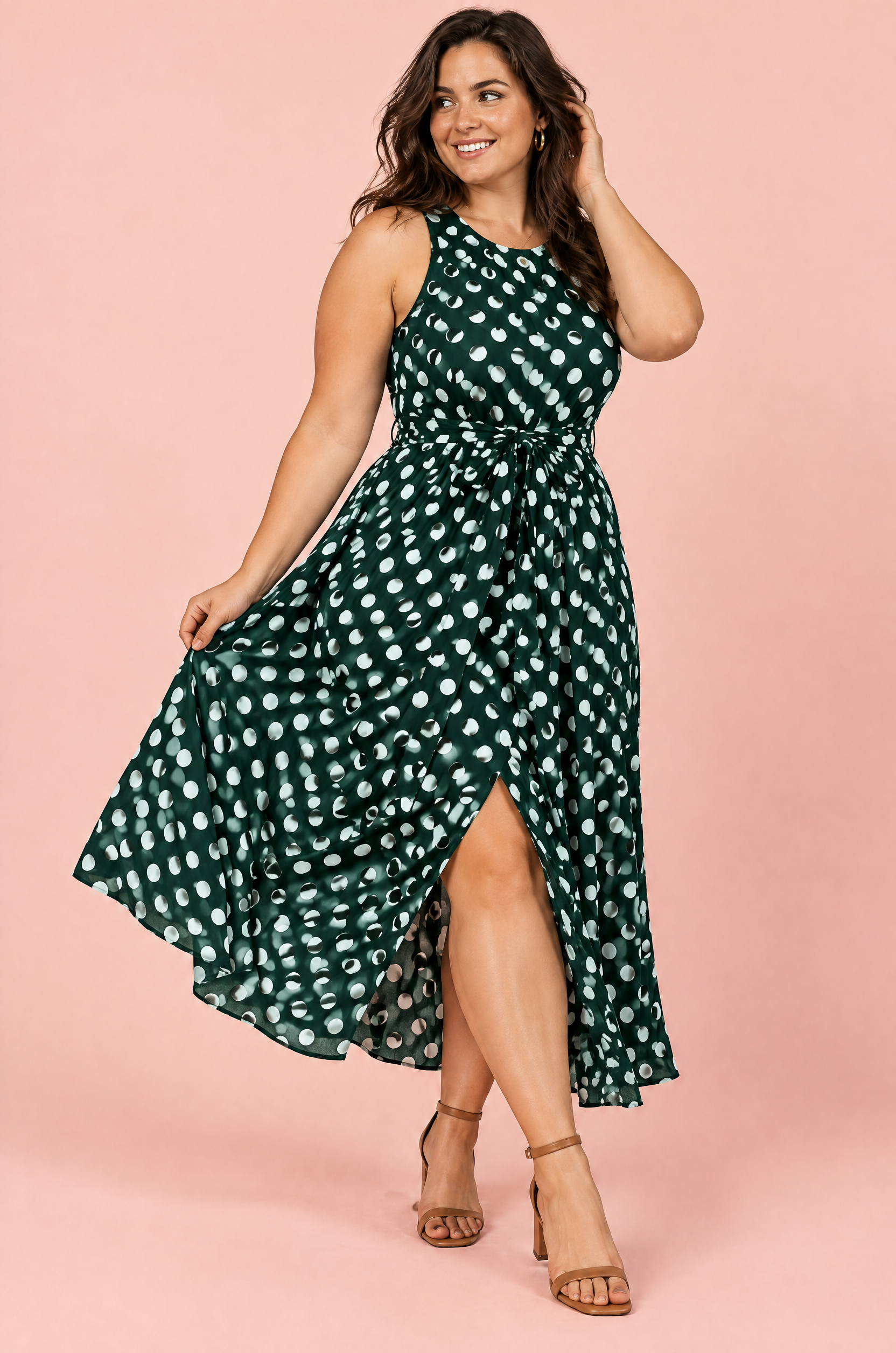 Robe longue verte à pois avec col montant et détails drapés | Porté sur une autre silhouette | Lounelle Paris