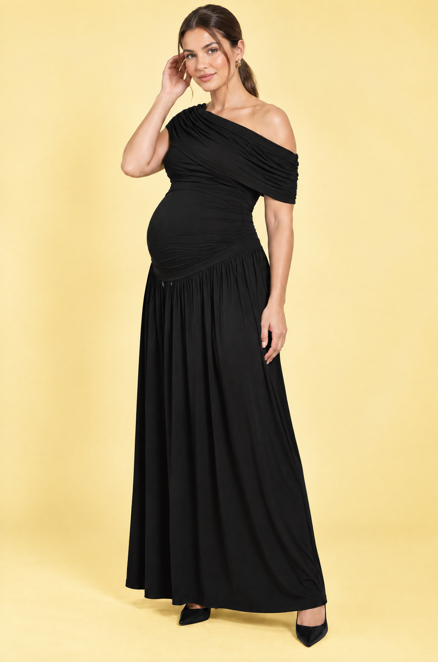 Robe longue de grossesse noire à encolure asymétrique et taille basse | Porté sur une autre silhouette | Lounelle Paris