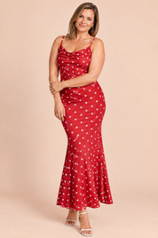 Robe longue sirène rouge à pois et encolure drapée | Porté sur une autre silhouette | Lounelle Paris