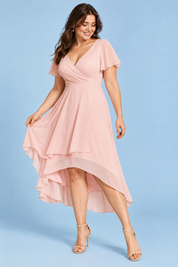 Robe rose à manches volantées et ourlet asymétrique | Porté sur une autre silhouette | Lounelle Paris