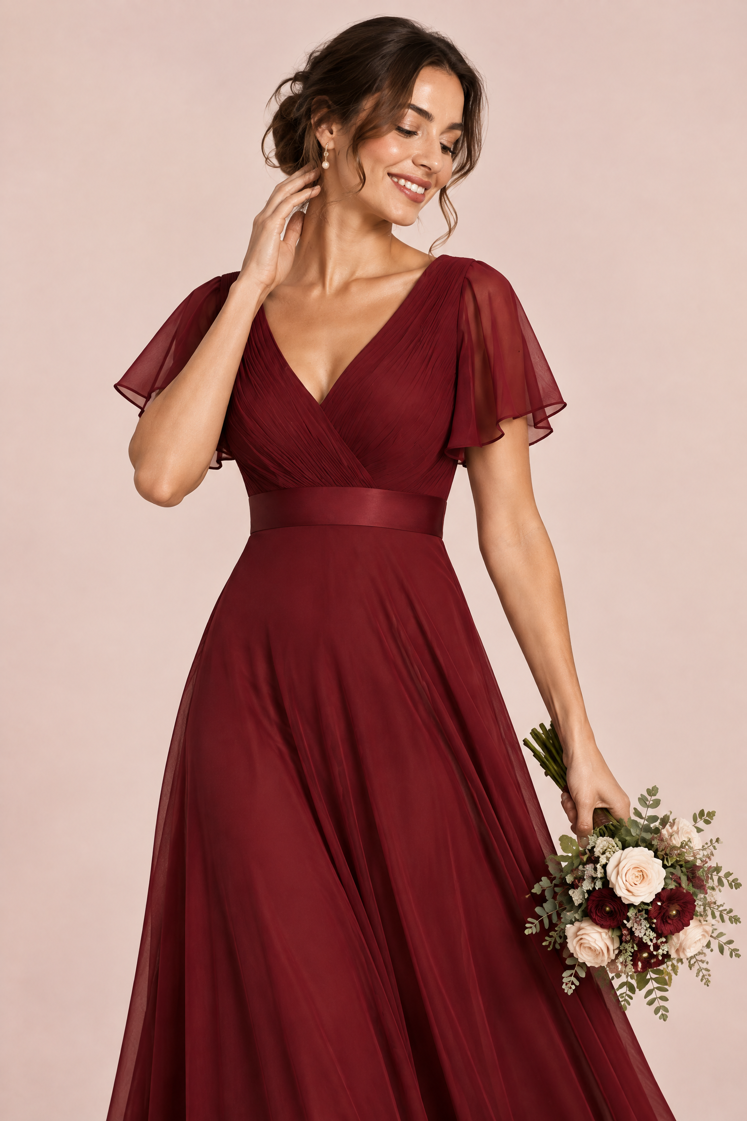 Robe longue plissée bordeaux à col V | Vue rapprochée | Lounelle Paris