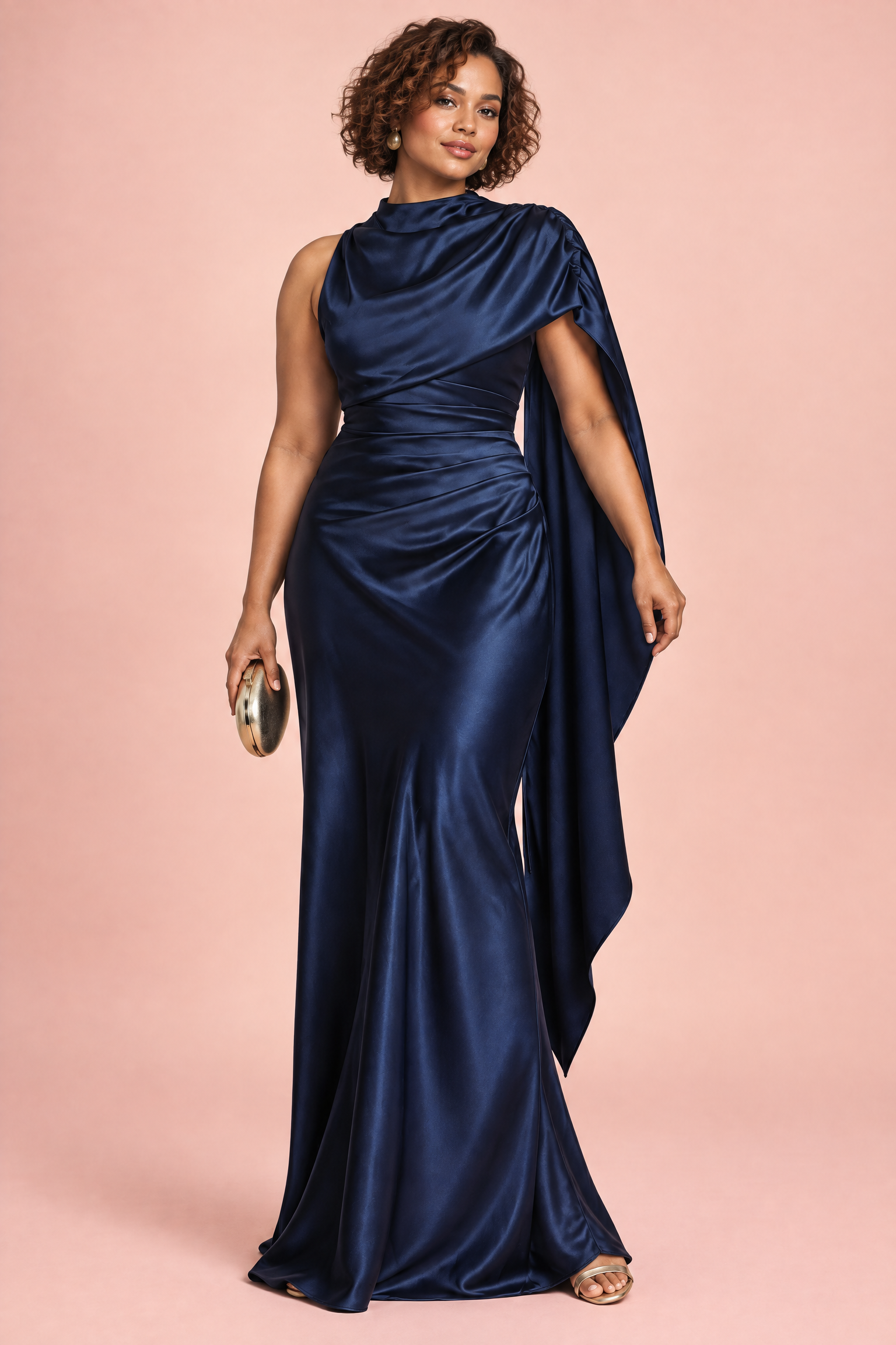 Robe longue en satin bleu foncé à col bénitier | Porté sur une silhouette plus ronde | Lounelle Paris