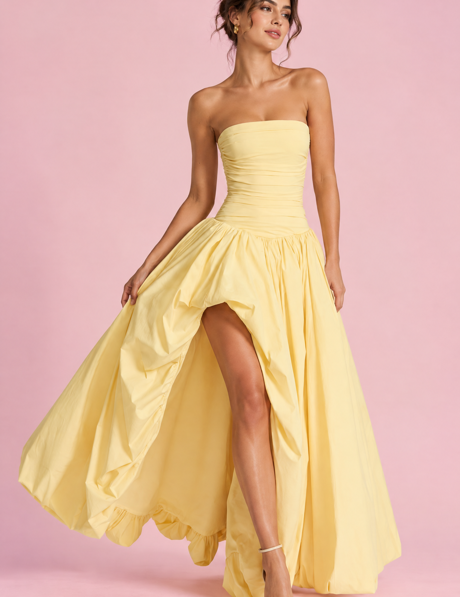 Robe longue jaune froncée sans bretelles | Vue de face | Lounelle Paris