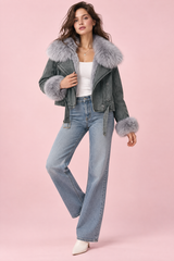 Kort, figursyet denim-bikerjakke med pelskrave