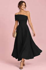Sort asymmetrisk off-shoulder-kjole