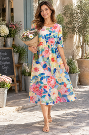 Robe midi trapèze à motif floral blanc cassé | Photo lifestyle | Lounelle Paris