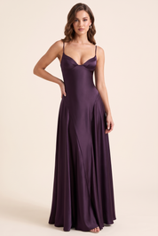 Robe longue satinée violet foncé à col V | Vue de face | Lounelle Paris