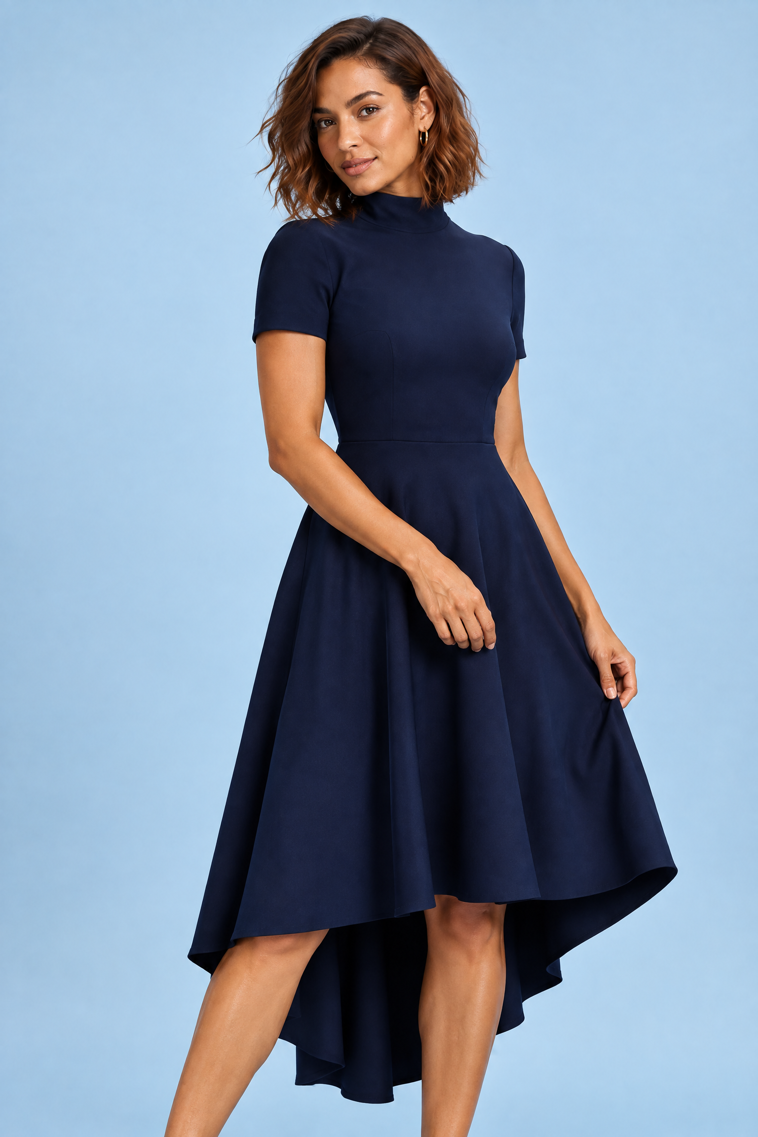 Robe midi asymétrique à col montant bleu marine | Vue rapprochée | Lounelle Paris
