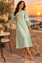 Robe midi vert menthe coupe trapèze à manches bouffantes | Deuxième photo lifestyle | Lounelle Paris