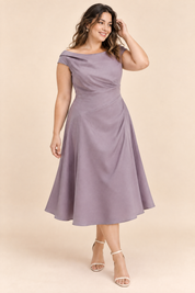 Robe trapèze violet jacinthe midi | Porté sur une silhouette plus ronde | Lounelle Paris
