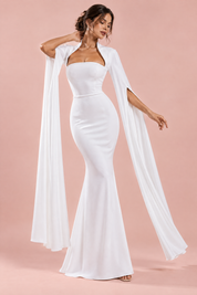 Robe longue blanche à encolure carrée et manches cape | Vue en mouvement | Lounelle Paris