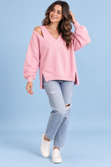 Pink top med skulderudskæringer og V-hals