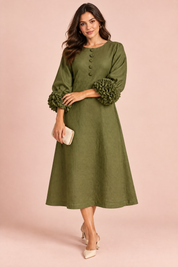 Robe midi vert olive coupe trapèze à manches bouffantes | Porté sur une autre silhouette | Lounelle Paris