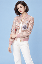 Bomber rose fleuri orné de perles | Vue rapprochée | Lounelle Paris