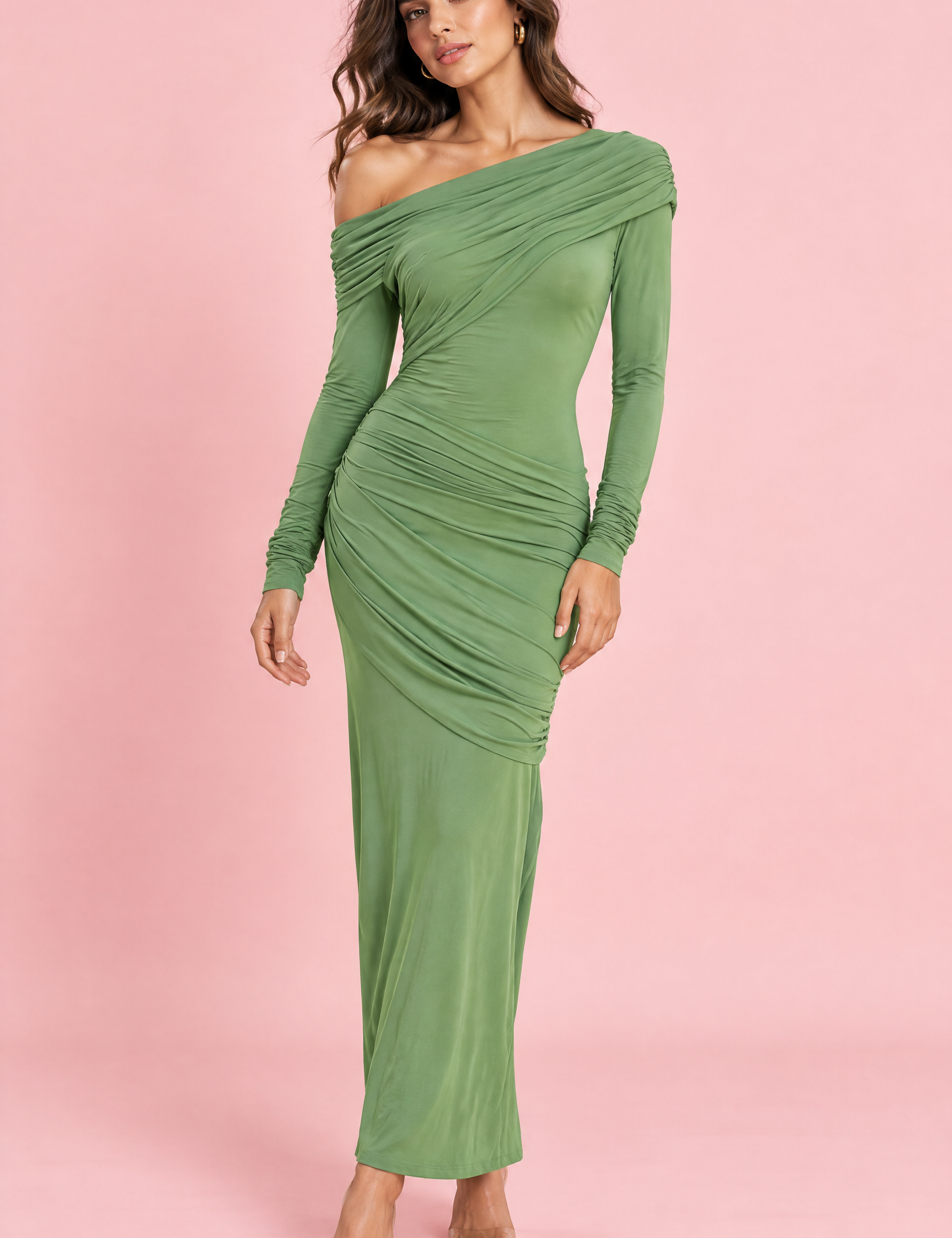 Robe longue verte à encolure asymétrique et détails froncés | Vue de face | Lounelle Paris