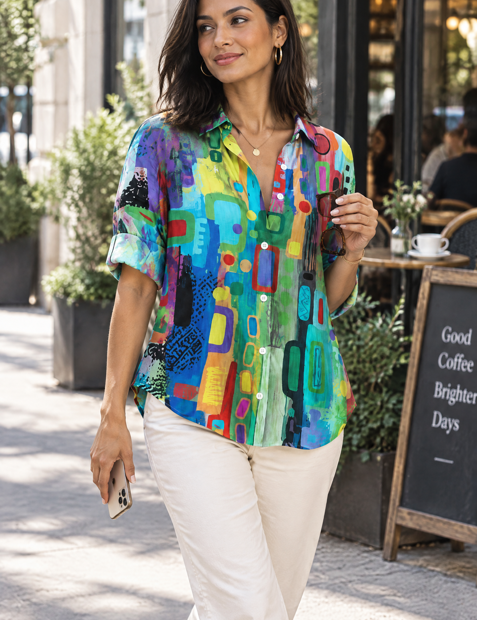 Chemise longue fleurie verte à col | Photo lifestyle | Lounelle Paris