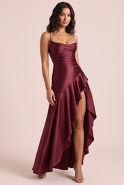 Robe longue bordeaux satinée asymétrique à une épaule et dos ouvert | Vue de face | Lounelle Paris