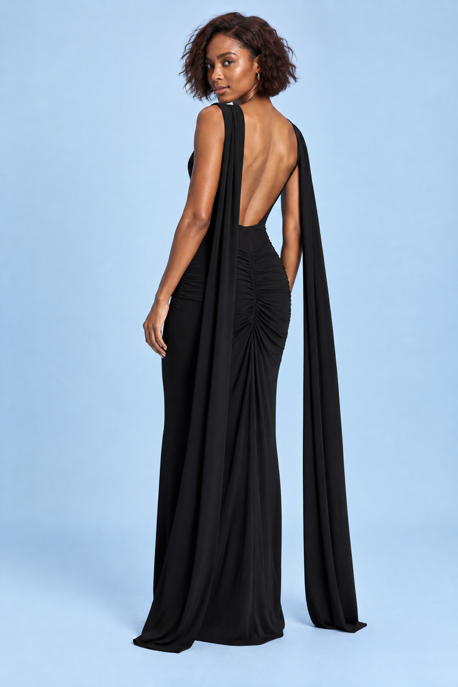 Robe longue noire à col bateau, manches cape et dos nu | Vue de dos | Lounelle Paris