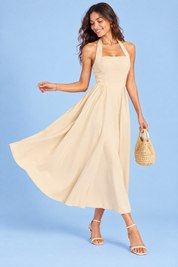 Robe midi patineuse beige à encolure américaine | Vue en mouvement | Lounelle Paris