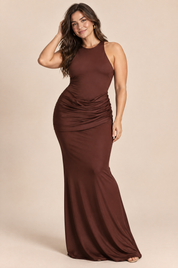 Robe longue bordeaux à col rond et jupe satinée | Porté sur une autre silhouette | Lounelle Paris