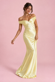 Robe longue froncée jaune clair épaules dénudées | Vue en mouvement | Lounelle Paris