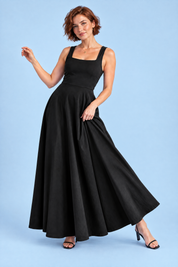 Robe midi noire à encolure cœur | Vue en mouvement | Lounelle Paris
