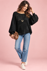 Sort oversized sweater med hulmønster og bådudskæring