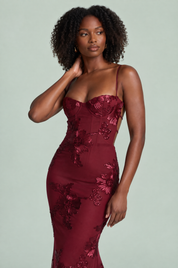 Robe longue bordeaux à broderies florales | Vue rapprochée | Lounelle Paris
