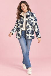 Veste matelassée blanc cassé à col montant | Vue en mouvement | Lounelle Paris