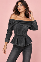 Sort bluse med bare skuldre og peplum
