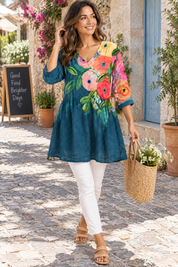 Tunique rayée à col V bleu canard | Photo lifestyle | Lounelle Paris