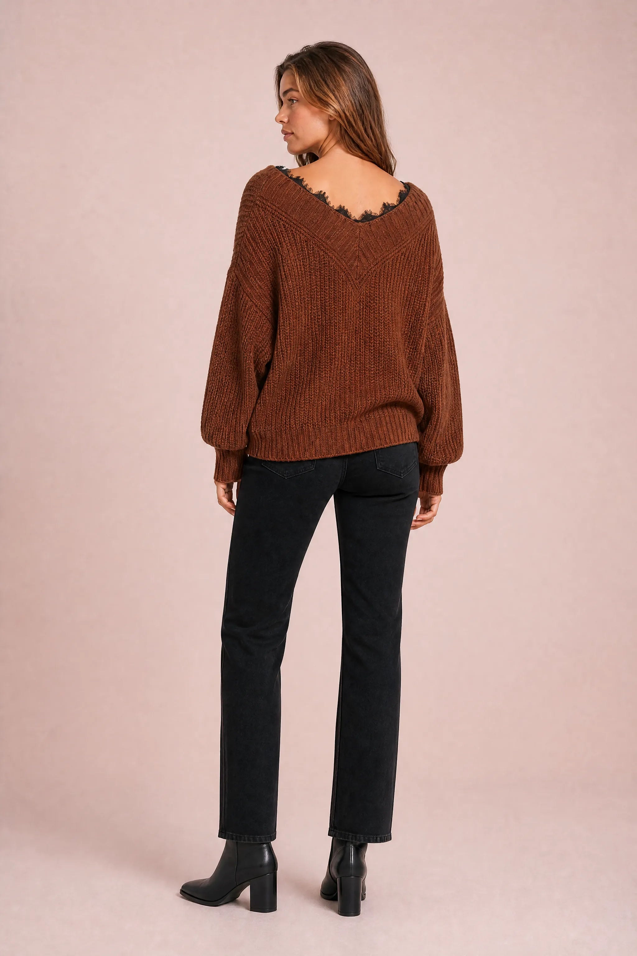 Pull col V à dentelle | Vue de dos | Lounelle Paris