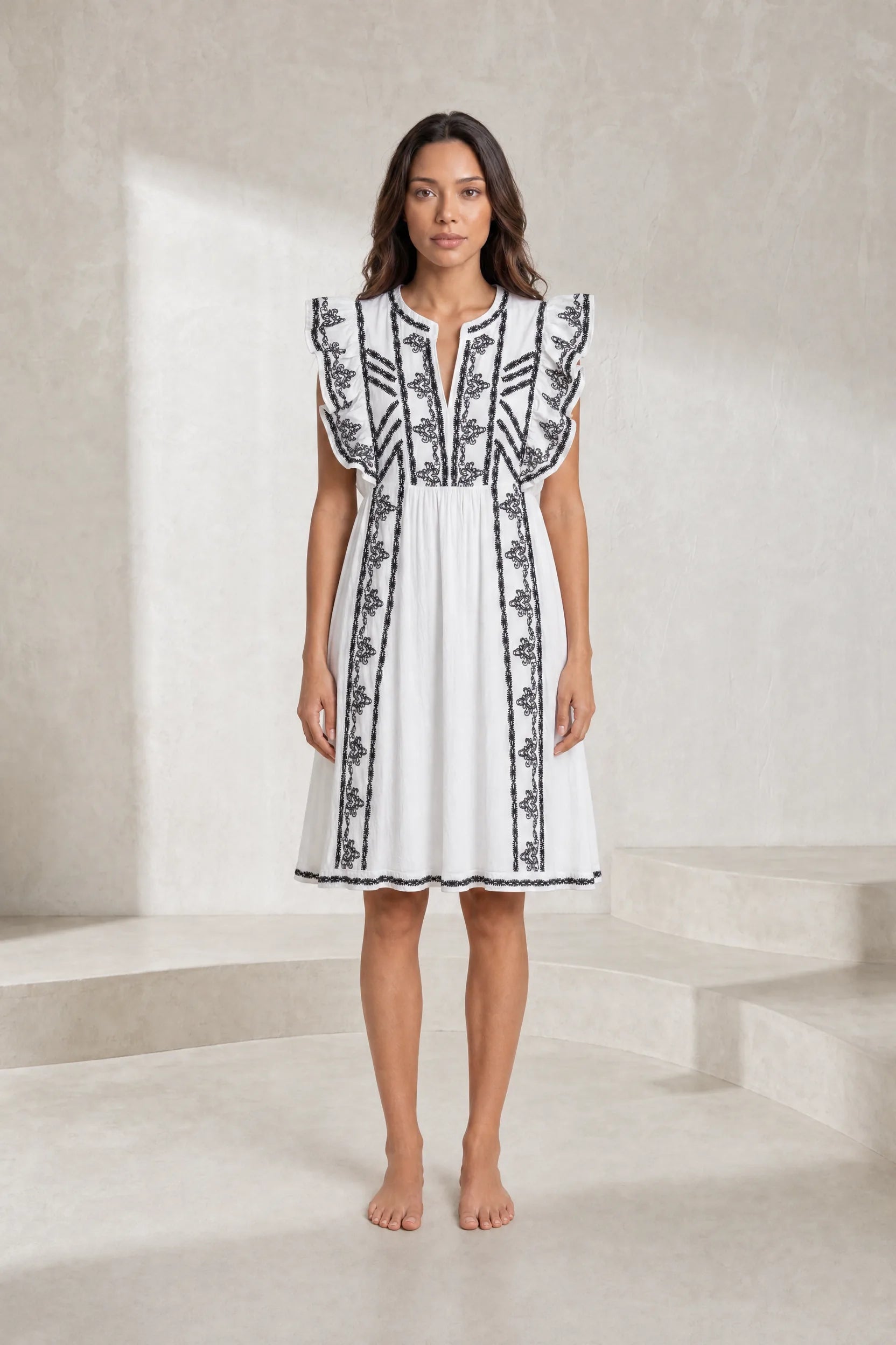 Robe blanche à volants brodée | Lounelle Paris