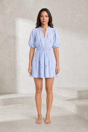 Robe bleu clair à broderies florales | Lounelle Paris
