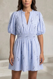 Robe bleu clair à broderies florales | Lounelle Paris