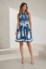 Robe col chemise ceinturée