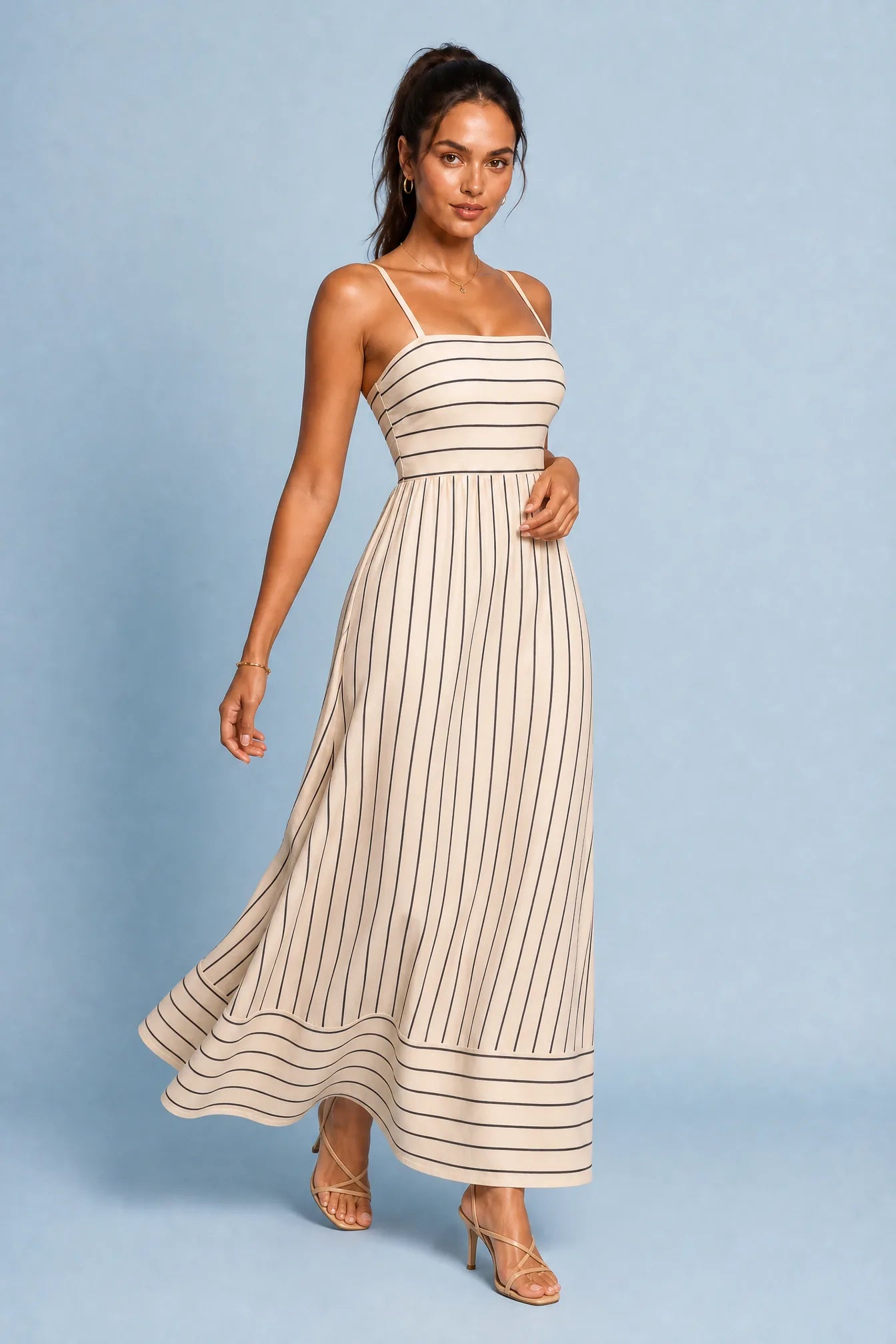 Robe longue beige rayée dos nu | Vue en mouvement | Lounelle Paris